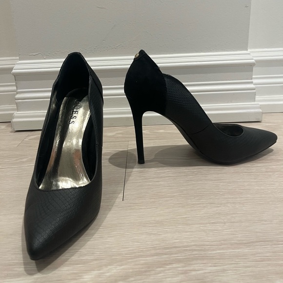 Closed Toe Black Suede/Faux Alligator Heels - Picture 2 of 8